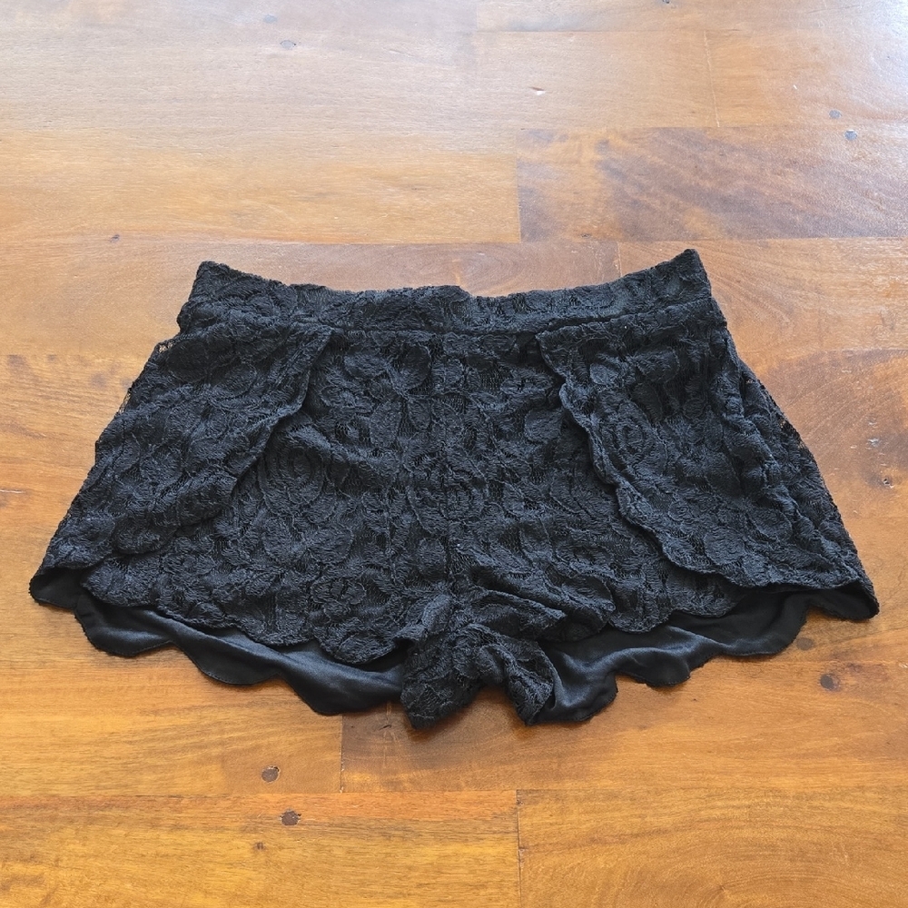 NWT Leshop Black Lace Shorts Size Large